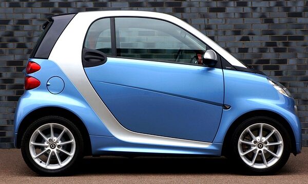 select-smart-car-tech-640x480-52333410.jpeg