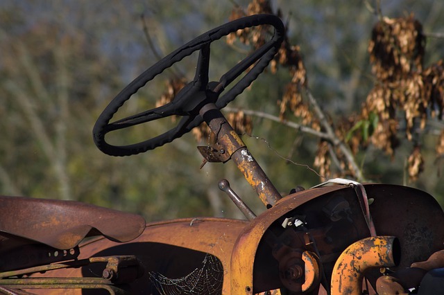 select-tractors-640x480-17508051.jpeg