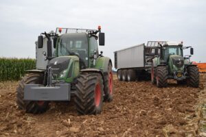 select-tractors-640x480-26096252.jpeg