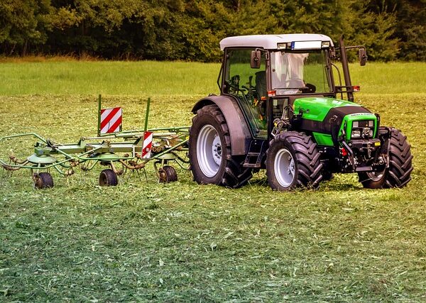 select-tractors-640x480-37423004.jpeg