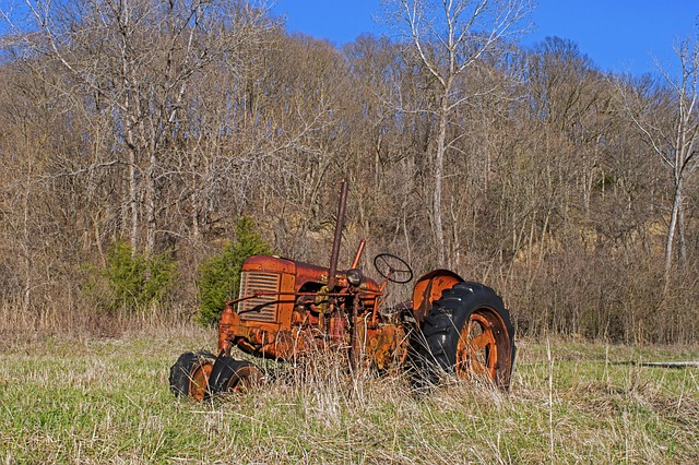 select-tractors-640x480-41950473.jpeg