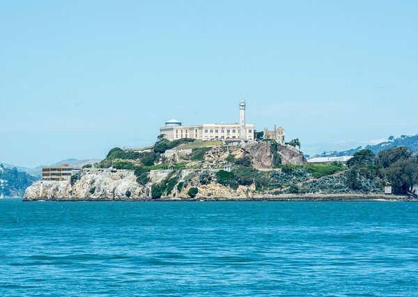select-travel-to-california-640x480-62362623.jpeg