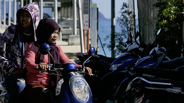 select-vehicle-to-vehicle-communication-640x480-26898798.jpeg