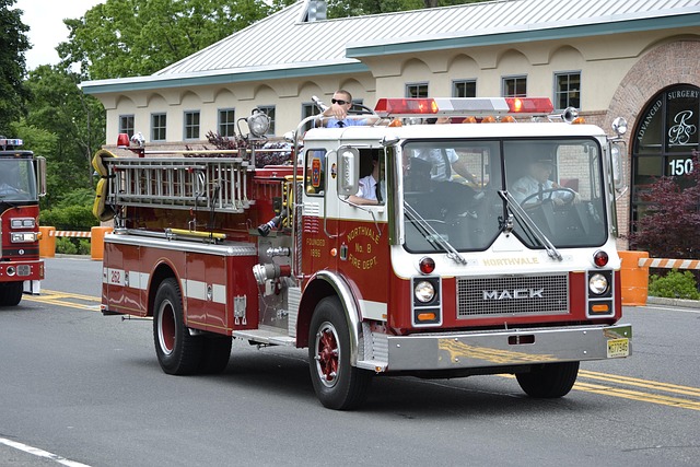 trucks-640x480-21438461.jpeg