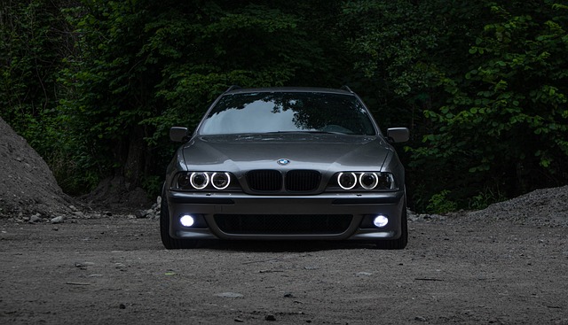 modern-car-640x480-67553473.jpeg