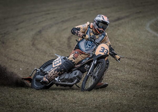motorcycle-640x480-45385835.jpeg