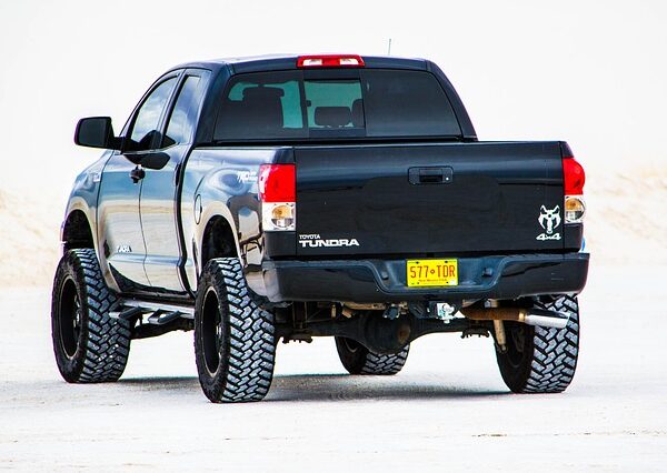 select-pickup-trucks-640x480-38474320.jpeg