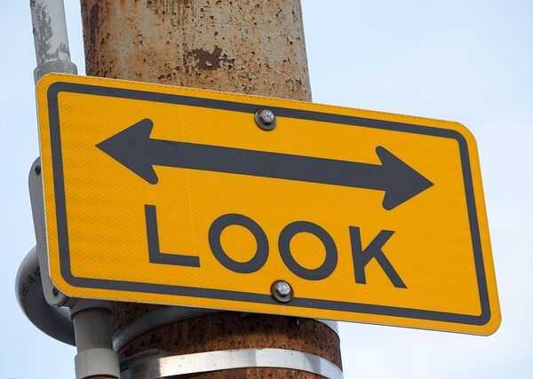 select-road-safety-tips-640x480-14827158.jpeg