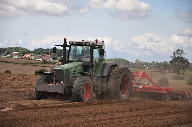 select-tractors-640x480-66588509.jpeg