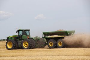 select-tractors-640x480-90633301.jpeg