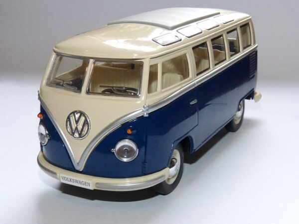 select-vans-640x480-64779607.jpeg