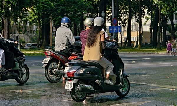 select-vehicle-to-vehicle-communication-640x480-62931310.jpeg
