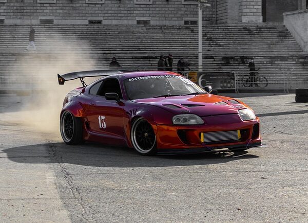 fast-car-640x480-17563809.jpeg