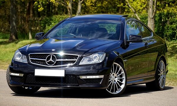 fast-car-640x480-51898389.jpeg
