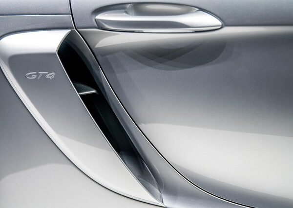 modern-car-640x480-58178746.jpeg