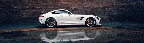 modern-car-640x480-61247244.jpeg
