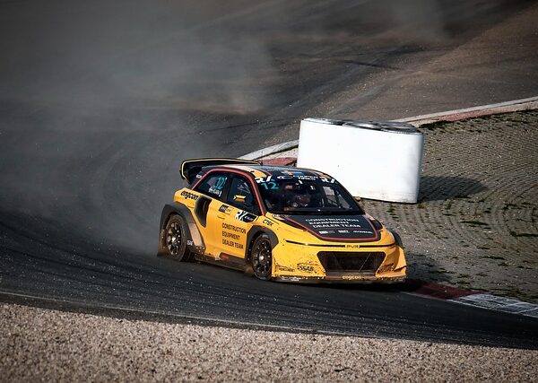 select-rally-racing-640x480-4419026.jpeg