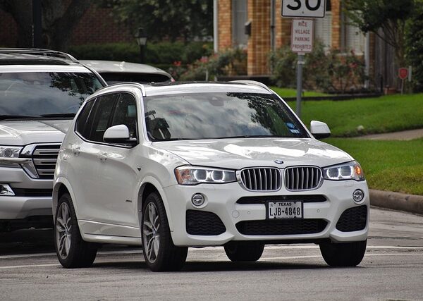 select-suvs-640x480-74120273.jpeg