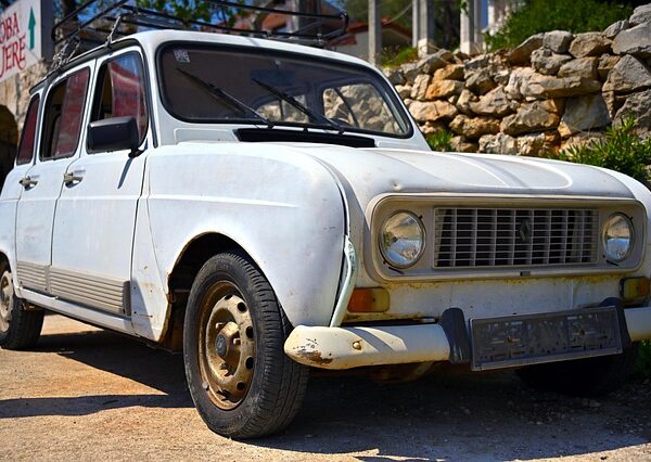 classic-cars-640x480-96876100.jpeg