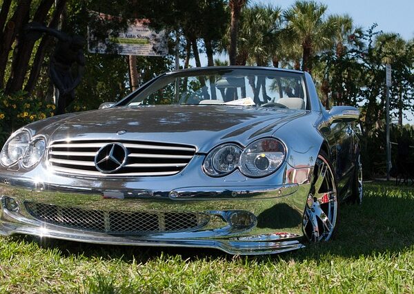 modern-car-640x480-42410374.jpeg