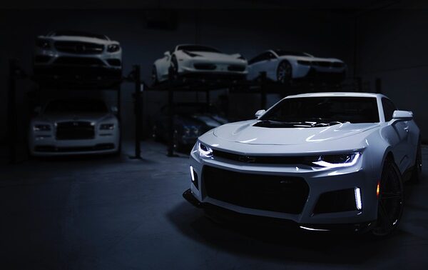 modern-car-640x480-62916299.jpeg