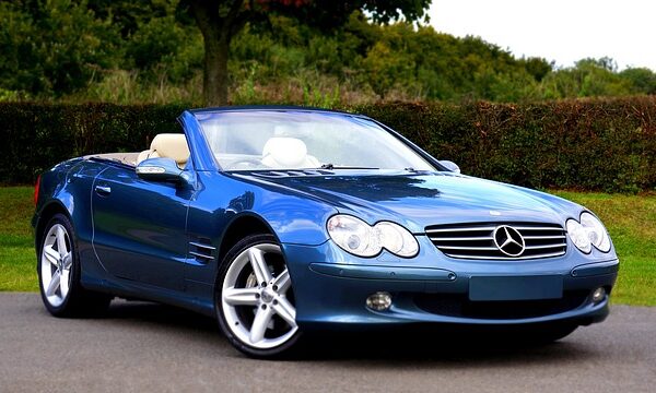 modern-car-640x480-9466717.jpeg