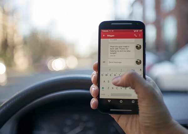 select-vehicle-to-vehicle-communication-640x480-27102985.jpeg