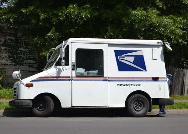select-vehicle-to-vehicle-communication-640x480-8096556.jpeg