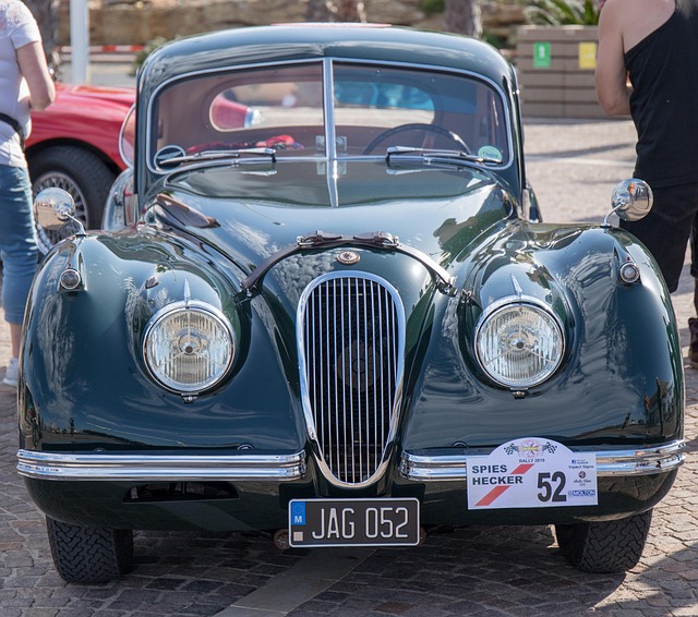 select-classic-car-restoration-640x480-56841828.jpeg