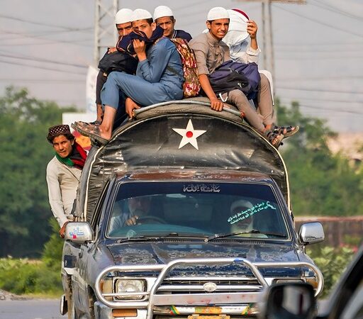 select-pickup-trucks-640x480-74952931.jpeg