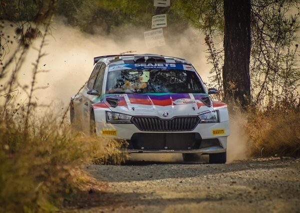 select-rally-racing-640x480-1859982.jpeg