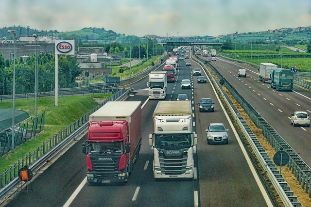 select-semi-trucks-640x480-86422193.jpeg