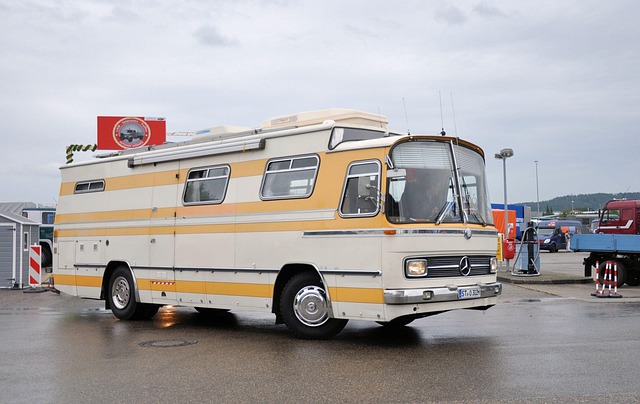 trucks-640x480-22197315.jpeg