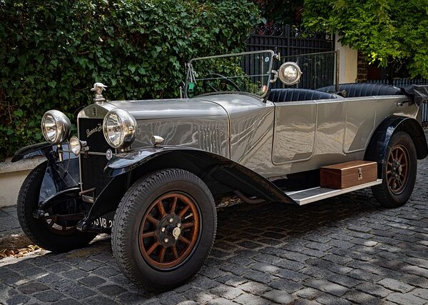 cars-640x480-79438345.jpeg