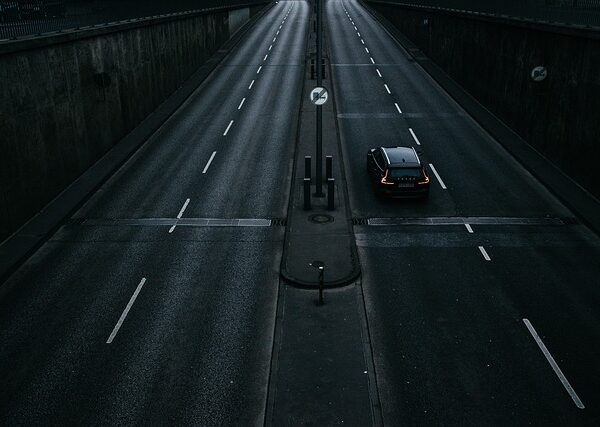 cars-640x480-61513235.jpeg