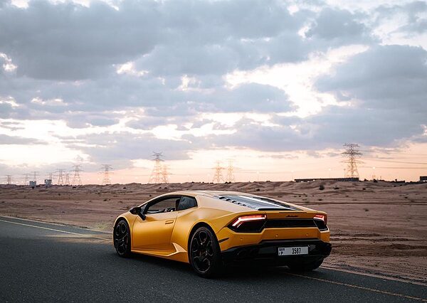 cars-640x480-79079307.jpeg