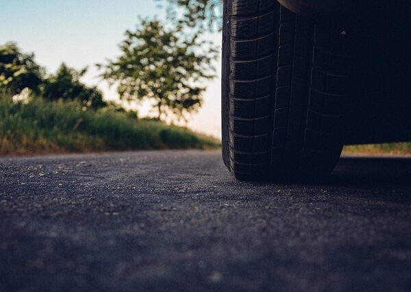 cars-640x480-95094071.jpeg