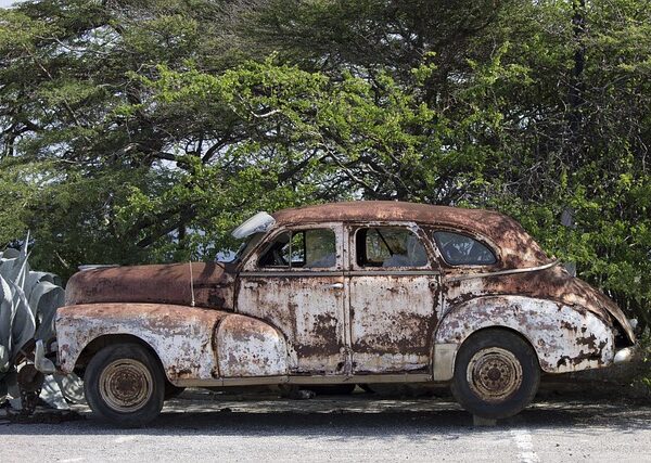 select-classic-car-restoration-640x480-58689033.jpeg