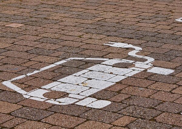 select-ev-charging-stations-640x480-42652068.jpeg