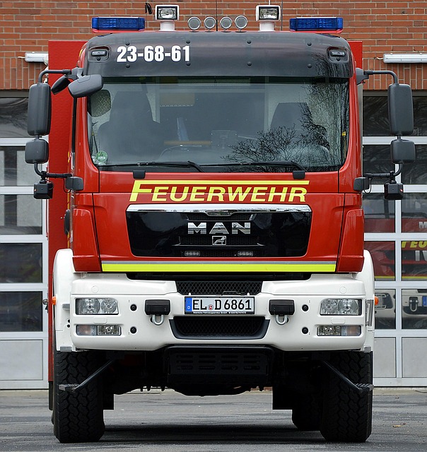 Navigating Local Light Truck Service Centers: Select Trucks & Mechanics