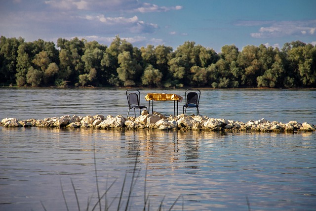 Seamless Riverfront Delivery: Alcohol Licensing &amp; Consumer Safety