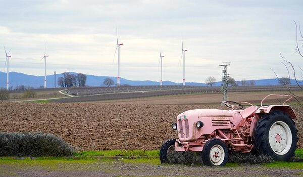 select-tractors-640x480-84082519.jpeg