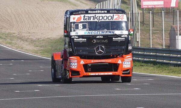 trucks-640x480-30567594.jpeg