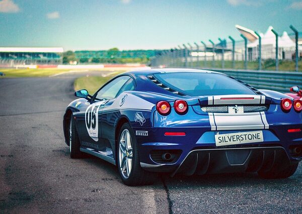 cars-640x480-36166575.jpeg