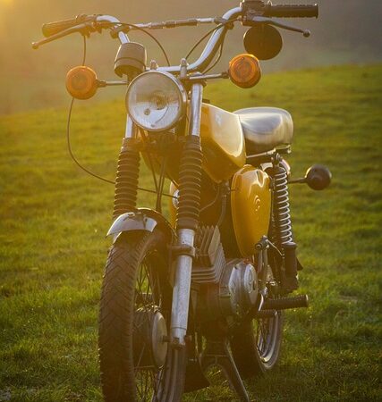 select-motorcycles-640x480-49699908.jpeg