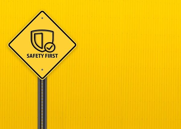 select-road-safety-tips-640x480-34019279.jpeg