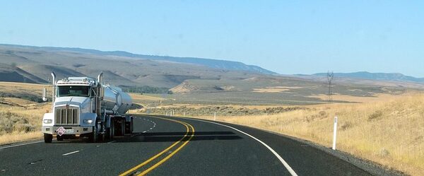 trucks-640x480-5821129.jpeg